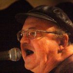 Sigi Maron (1944-2016) sang und spielte Gitarre